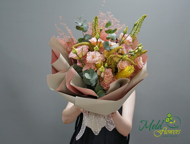 Powder-colored eustoma and eremurus bouquet photo